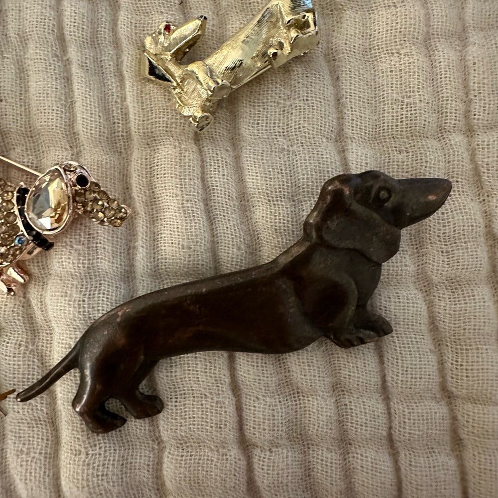Lot of Dachshund Doxie Weiner Dog Jewelry Decorative Pins and Earrings - Picture 5 of 6